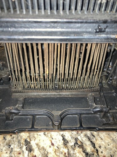 Antique Royal Typewriter with Dual Beveled Glass Side Panels Vintage (1925?) - Picture 17 of 23
