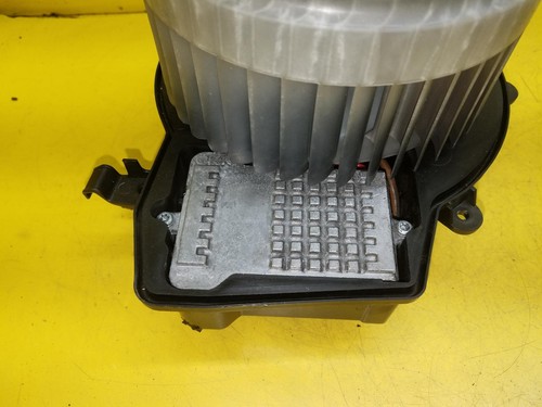 Mercedes CLC Heater Motor Blower Fan With Air Con 2009 A2038202614 - Picture 2 of 5