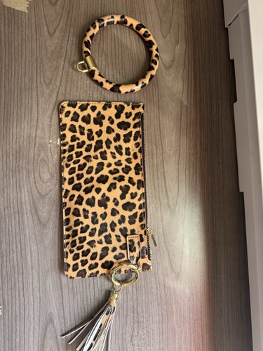 Kleine Handgelenktasche mit Gepardenmuster und Quaste - Bild 1 von 4