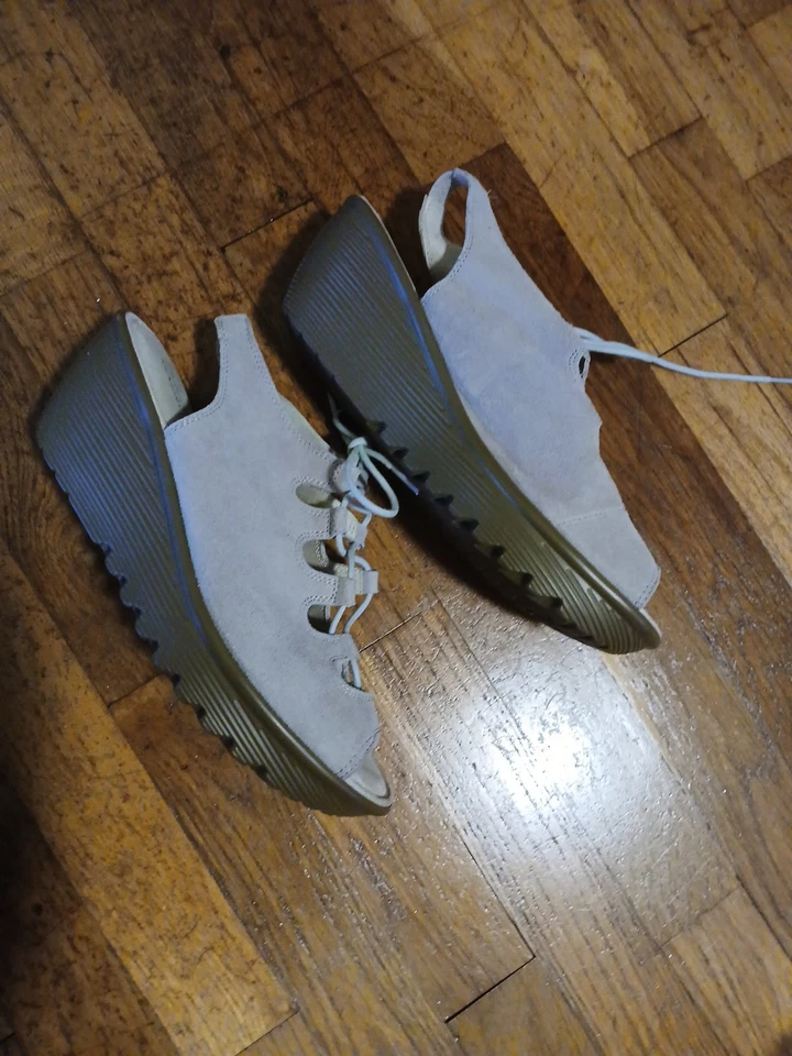 Skechers para mujer talla Sandalias gladiador con cordones de cuña de cuero gris 8,5 M excelentes  Foto 3 de 4