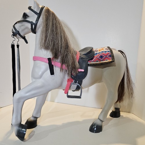 Our Generation Battat 20” Bélgica Draft caballo blanco con melena gris 20 1/2” de alto - Imagen 8 de 22