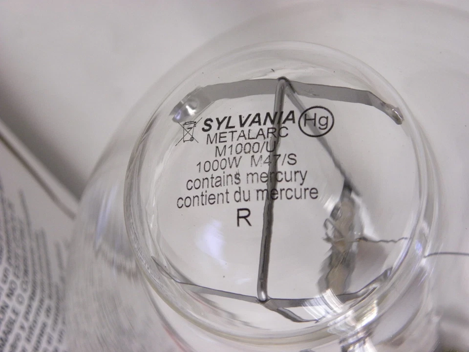 ONE-  Sylvania M1000U BT56 Metal Halide 1000W Lamp Light Bulb M47/S 4000K - Image 2 of 4