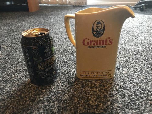 Pub jugs whiskey,bells,teachers,grouse,black bottle etc. Tobacco jugs also - Foto 241 di 337