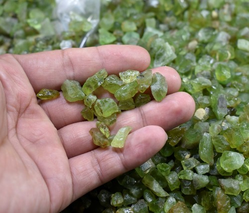 Rare Green Peridot Rough Rock Stone Peridot for Strand Rough Gemstone V47-13 AU - Picture 5 of 7