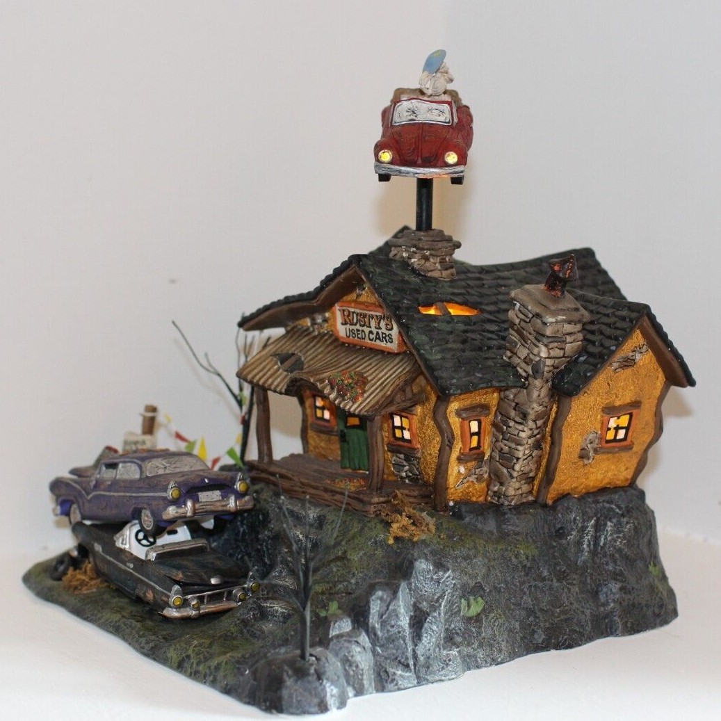 Dept 56 Halloween 'Rusty's Used Cars' Lit House 808965 - Picture 8 of 10