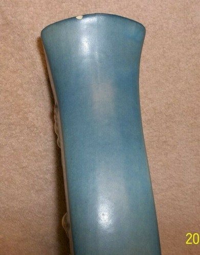 VASO ROSEVILLE VINTAGE "SNOWBERRY" #IFH-7 -FORMA RARA - BLU - ALTO 7 1/4" - Foto 11 di 12