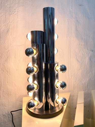 Rara lampada da tavolo design space age italiana lampada a colonna 20 luci anni 70 - Foto 2 di 13