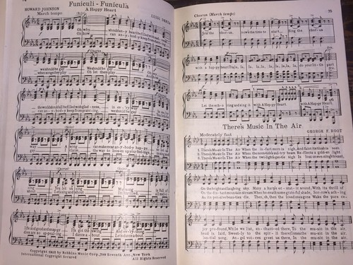 1935 Patriotic Books ~ America Sings 143 pgs & Popular Marches 58 pgs - Picture 6 of 10