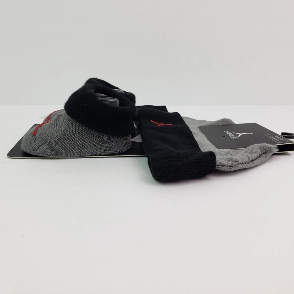 Nike Air Jordan Recién Nacido Bebés Niños 0-6M Gris Sombrero Gorro Calcetines Botines Conjunto de 2 Piezas Foto 4 de 4
