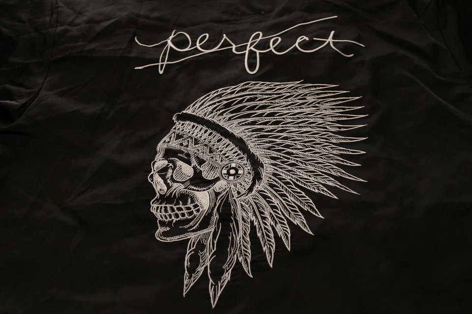 Hombre EPTM. NUEVO CON ETIQUETAS Negro Satén Botón Frontal Top Gráfico Streetwear M Logo Calavera Foto 3 de 4