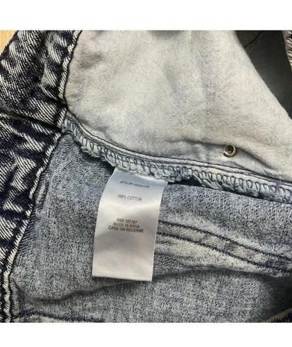 Jolie & Joy Women’s 1X Jean Acid Washed Shorts Blue Raw Hem 32" Waist New Tags - Picture 9 of 12