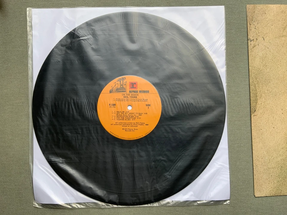 12” Vinyl Record Album LP Neil Young On The Beach Autographed Signed EX Conditio - Image 4 of 4