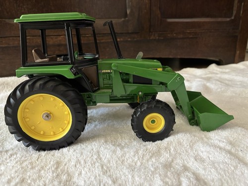 1/16 ERTL JOHN DEERE 2755 TRACTOR WITH FWA AND LOADER - Picture 3 of 10