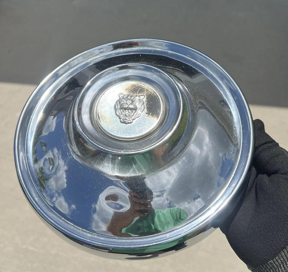 Plato para perro Jaguar XJ6 XJ12 9" de colección plateado y negro Jaguar Growler tapacubos central Foto 3 de 4
