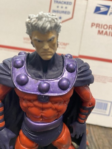 Diamond Select Marvel Comics X-Men MAGNETO Unmasked VARIANT Action Figure Loose - Picture 3 of 8