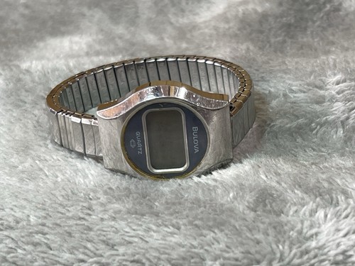 Ladies Vintage Bulova Digital Quartz LCD Silver Tone Watch  !!!  Parts/Repair !! - Picture 7 of 10