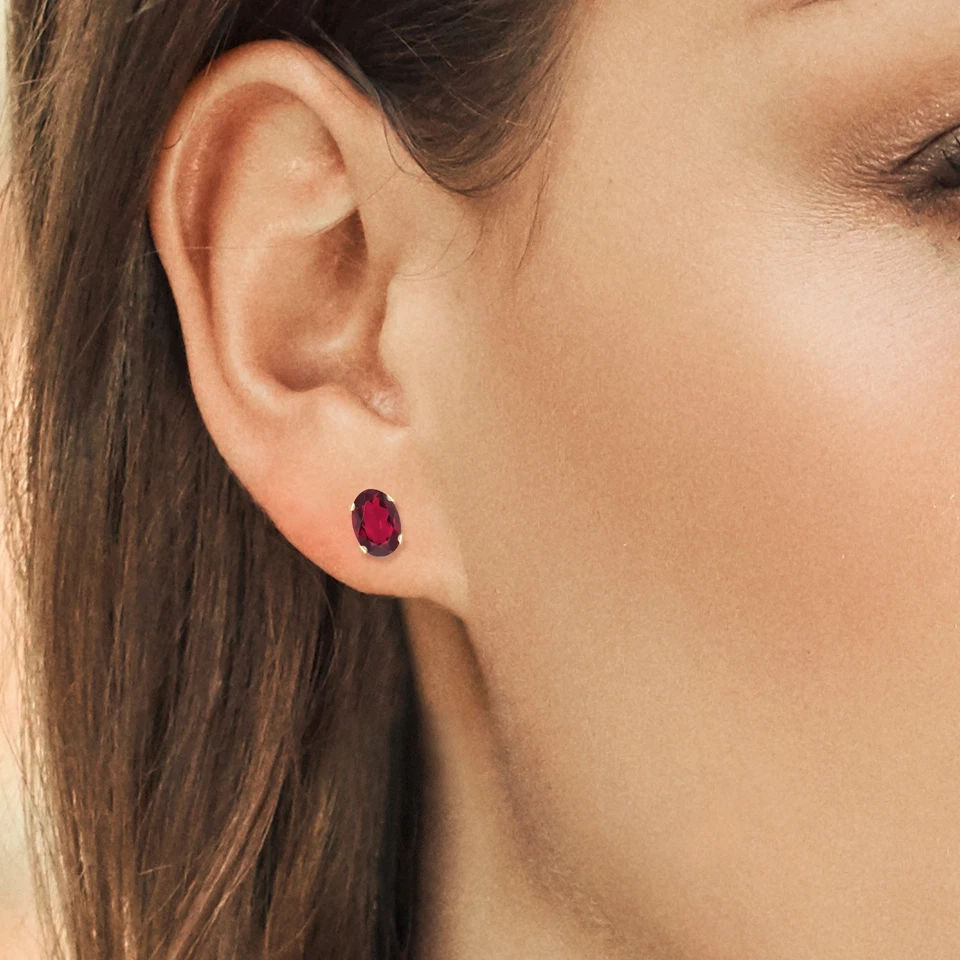 Aretes para mujer enchapados en oro amarillo con topacio místico rojo rubí (1,60 quilates), Foto 3 de 3