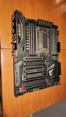 Gigabyte X399 AORUS Gaming 7 TR4 Motherboard | ATX | Threadripper | RGB | Wi-Fi - Picture 2 of 3