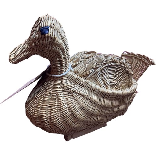 Vintage Wicker Woven Duck Basket with 6 Coasters Boho Rattan 1970’s - Picture 8 of 8