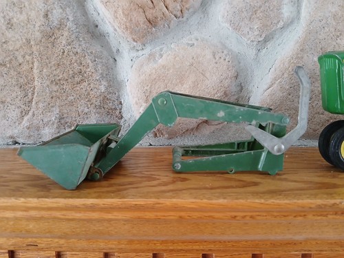 john deere 3020 tractor With Front End Loader ERTL USA 1:16 Scale - Picture 8 of 16