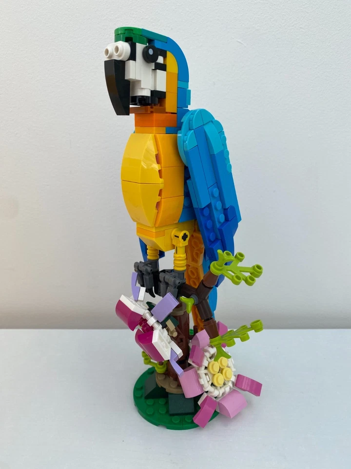 LEGO Creator 31136 Exotic Parrot, photo 1 of 5