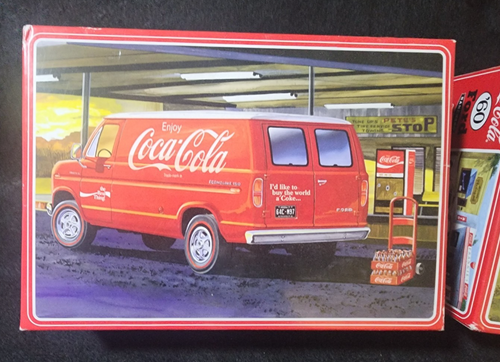 Schöner AMT Ford Ranchero mit Cola Truhe 1960 Maßstab 1:25 Modellbausatz + 1977 Ford Van - Bild 2 von 23