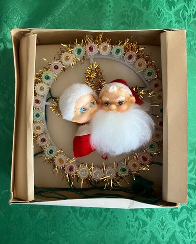 Mr. & Mrs. Santa Claus: Wreath of Spinning Lights, Vintage, Working (see video) - Picture 17 of 24
