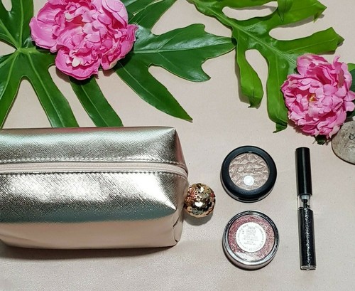 Bolsa para ojos y labios bola de nieve MAC **Nueva en caja** valor $45