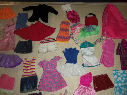 Lote de 55 Ropa Muñecas Barbie  - Imagen 10 de 11