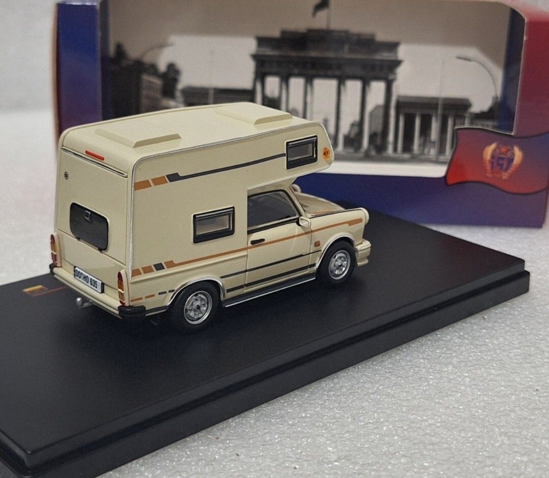 1) Trabant 601 1980 Trabicamp Wohnmobile Beige 1:43 IST