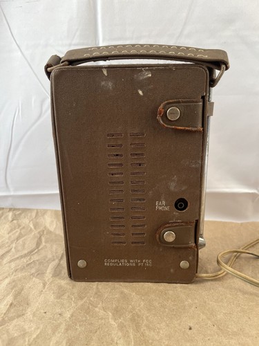 Vintage General Electric Solid State AM/FM Transistor Radio | POWERS ON UNTESTED - Picture 6 of 7