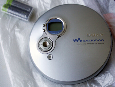 SONY 2002 PORTABLE CD WALKMAN D-EJ753 CD-R/RW PLAYBACK G