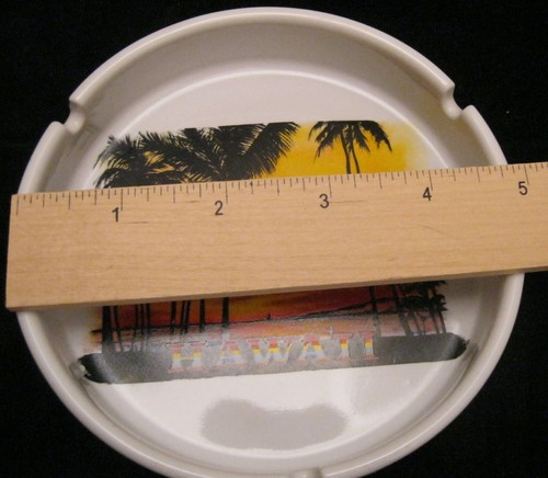 VINTAGE ASHTRAY FROM HAWAII WHITE WITH SUNSET SCENE 5" ROUND HAWAII SCENE - Picture 4 of 4