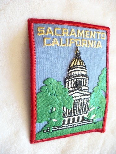 NX - VINTAGE TUCH BESTICKT PATCH (SACRAMENTO CALIFORNIA CAPITOL BLDG) #25079 - Bild 2 von 6