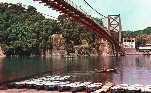 Postal de colección Green Lake Taipei Taiwán pescador en puente de barco - Imagen 1 de 2