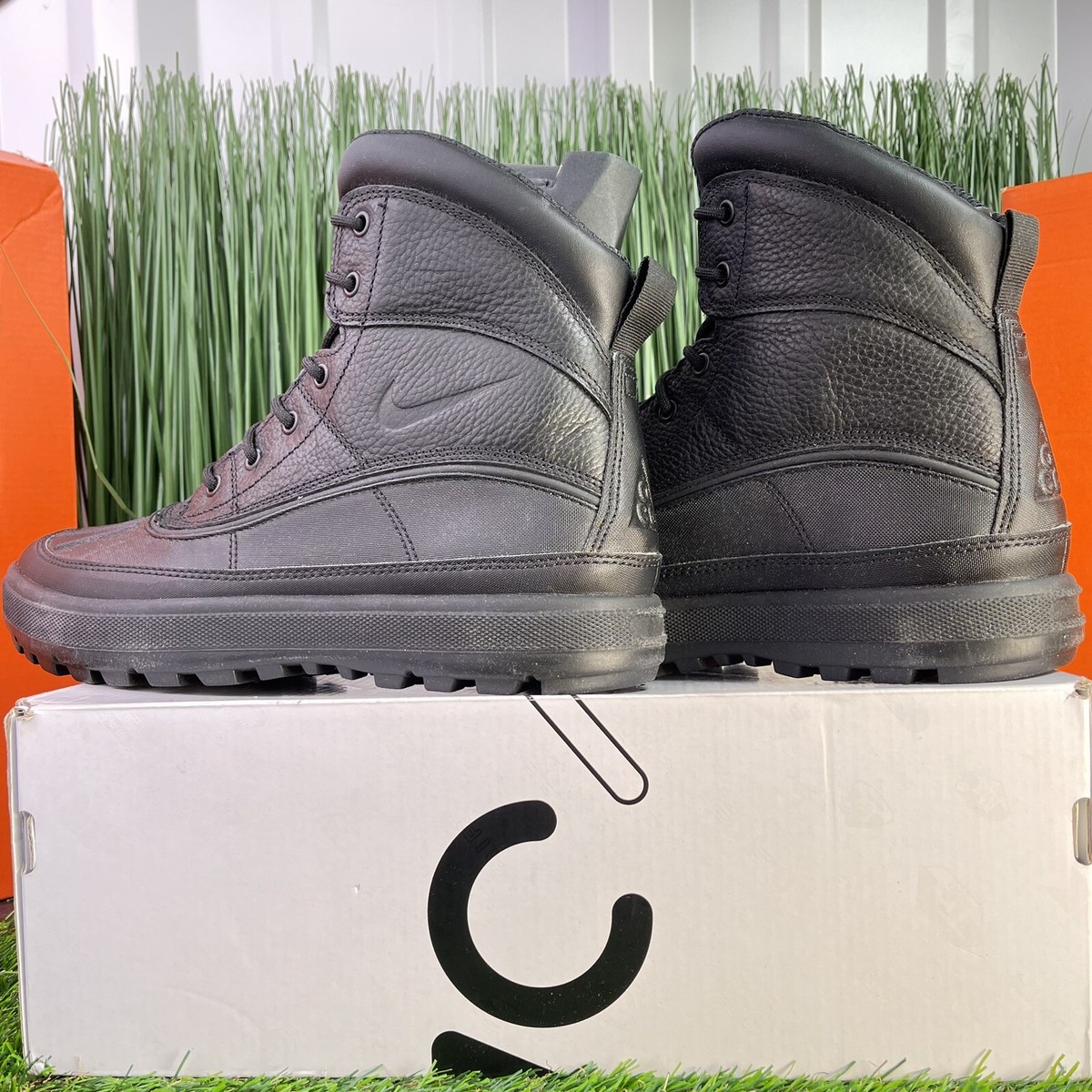 Nike acg triple black top