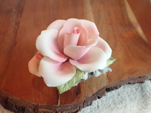 Lovely Porcelain Powder Pink & White Rose & Bud Figurine EXcellent - Picture 1 of 8