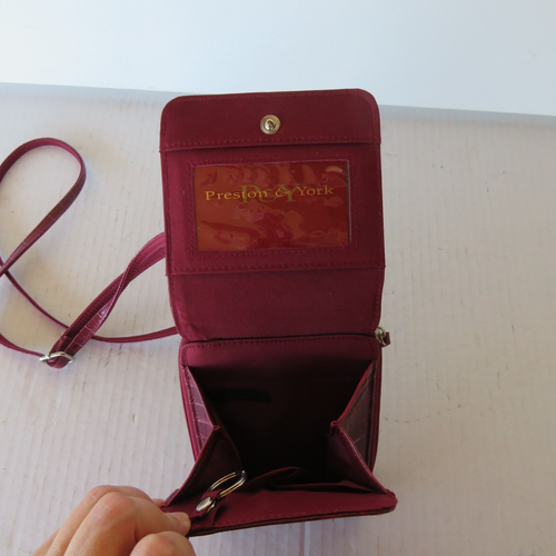 Cartera bandolera Preston & York de cuero vegano para teléfono celular estampado de cocodrilo púrpura nueva con etiquetas - Imagen 3 de 8