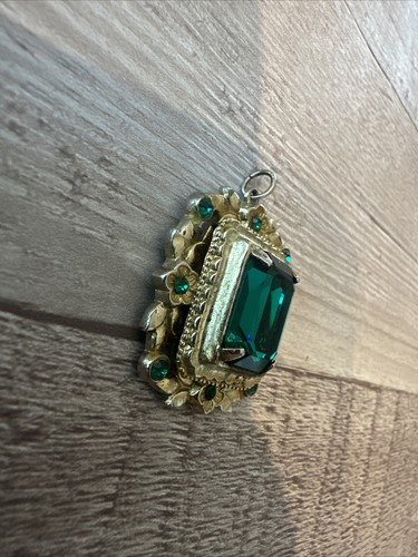 Vintage Coro Gold Tone Emerald Cut Green Glass Stone PENDANT 1950’s Jewelry - Picture 11 of 14