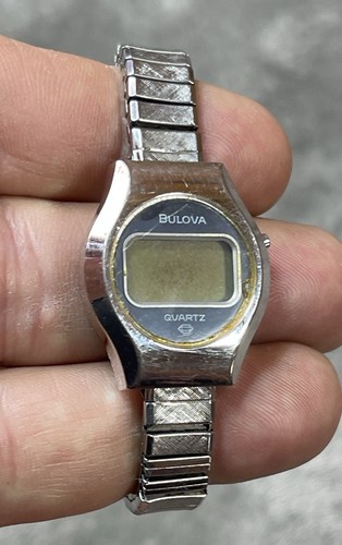 Ladies Vintage Bulova Digital Quartz LCD Silver Tone Watch  !!!  Parts/Repair !! - Picture 8 of 10