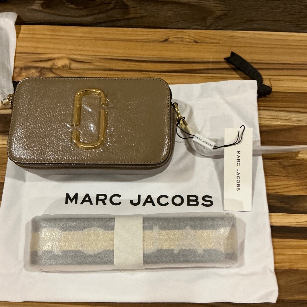 J*y様 MARC JACOBS FRENCH GREY MULTI カメラバッ Marc Jacobs Snapshot Small Camera-Style Women's Bag Crossbody in