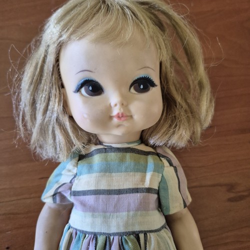 Muñeca real rubia vintage 1965 con vestido y zapatos originales - Imagen 2 de 11
