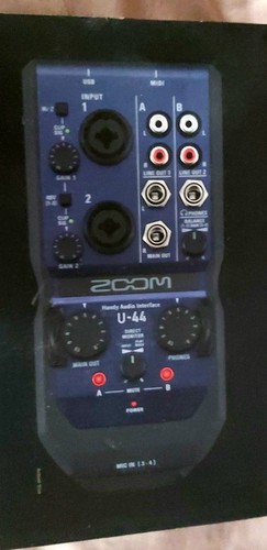Zoom U-44 Handy Audio Interface 24-bit/96kHz 4-channel Portable USB Audio Interf - Picture 2 of 5