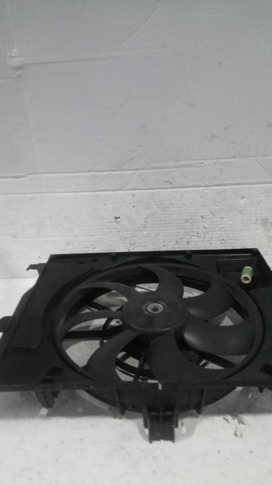 Used Engine Cooling Fan Motor fits: 2016 Hyundai Veloster Fan Assembly w/AC from Foto 2 de 4