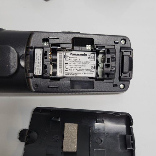 Panasonic KX-TGEA60 Cordless Expansion Phone Handset w/ PNLC1079 Charging Base - Picture 3 of 5