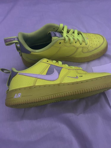 Air Force 1 LV8 Utility (GS) Volt/White-Black-Wolf Grey AR1708-700 Size 5.5Y - Picture 2 of 6