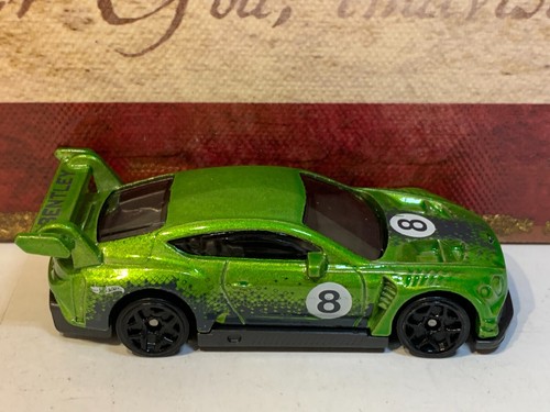 HOT WHEELS 2018 BENTLEY CONTINENTAL GT3 X2. 2021 WHITE & 2020 GREEN NICE - Picture 3 of 8