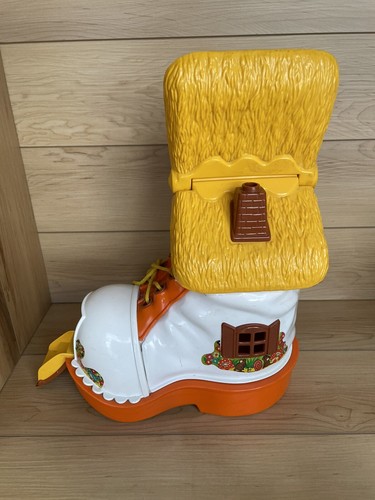 Vintage Matchbox 1977 Play Boot Shoe School House & Figures Bundle - Picture 5 of 15