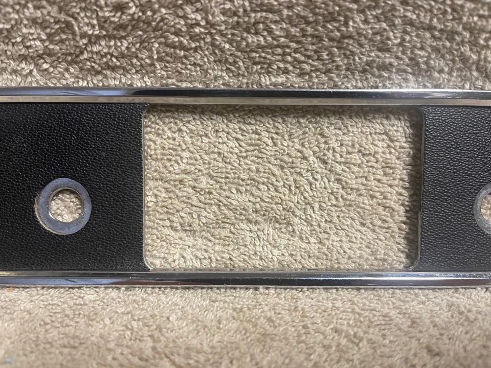 USADO MERCURY C6GB-54045C40 1966 MERCURY COMET CYCLONE RADIO BISEL NEGRO Foto 3 de 4