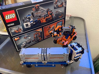 Lego Technic Set 2in1 (42062)   Container Yard und Portalhubwagen in OVP